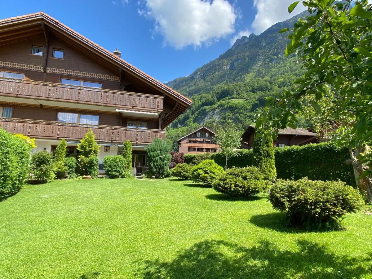 An Apartment In A Modern Swiss Chalet Iseltwald Exterior foto